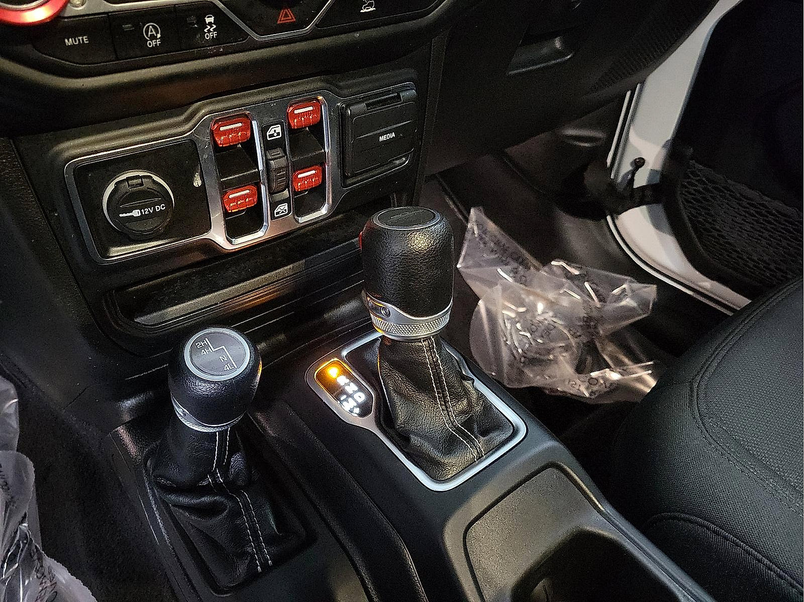 Used 2023 Jeep Gladiator Overland image 18