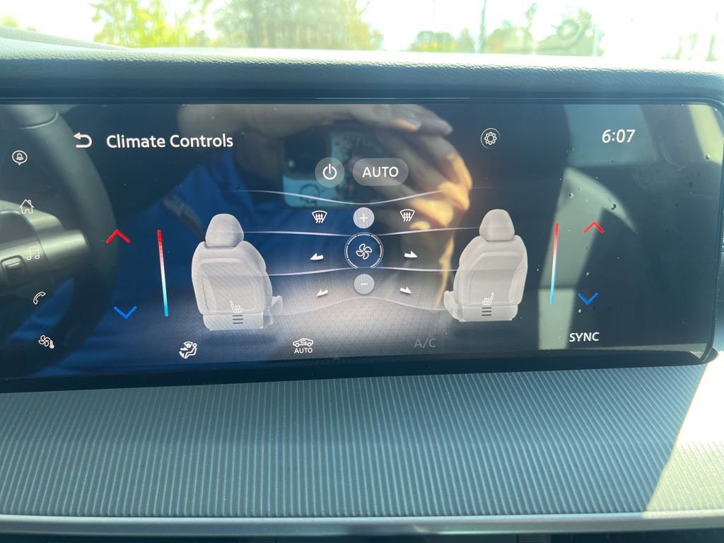 New 2025 Nissan Murano SV image 9