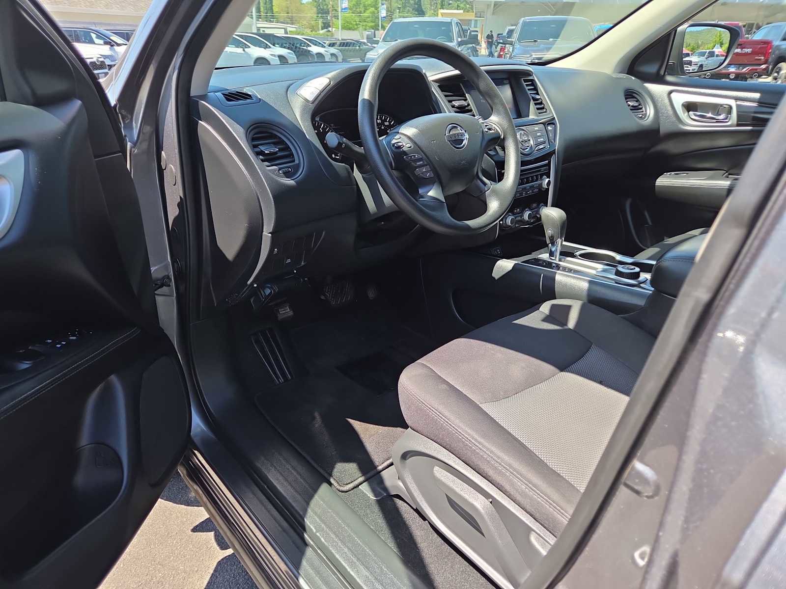 Used 2020 Nissan Pathfinder S AWD/4WD image 10