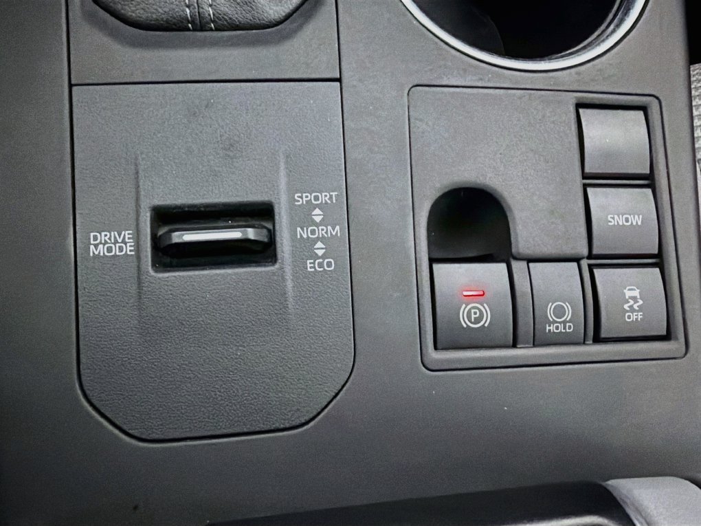 Used 2023 Toyota Highlander LE FWD image 38
