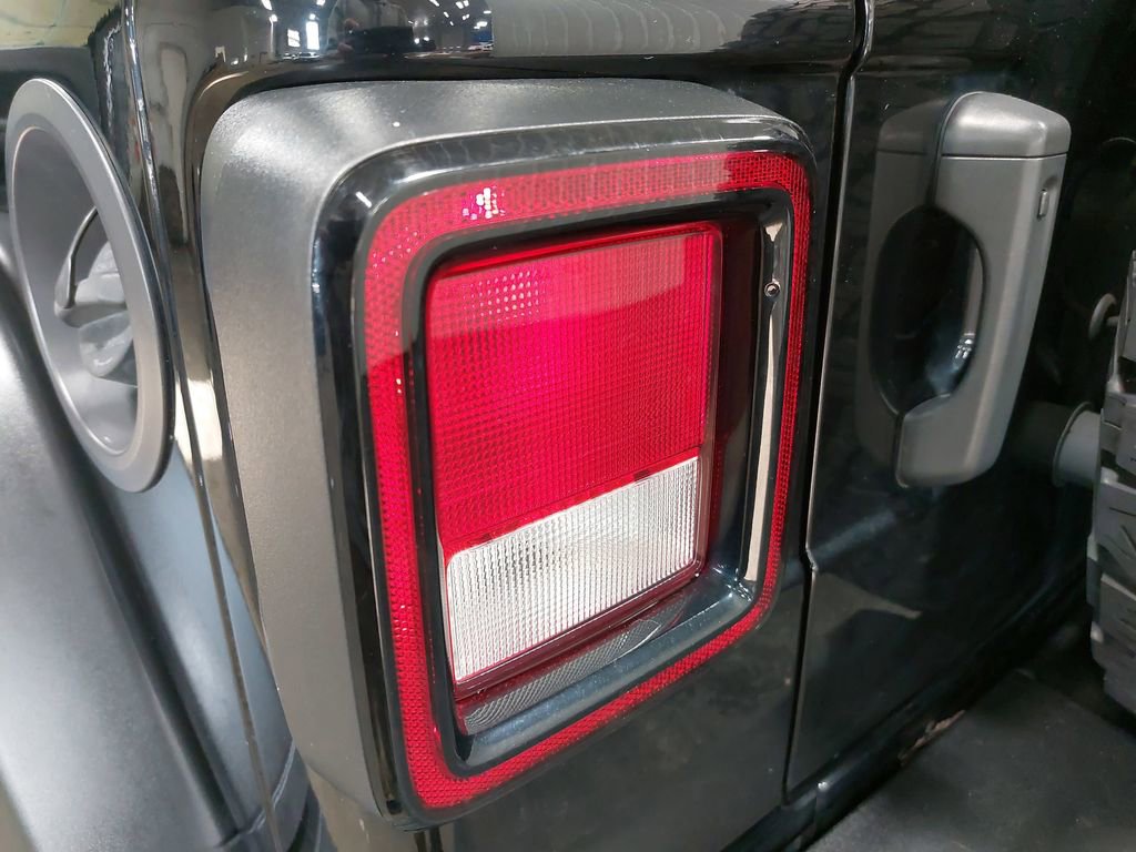 Used 2022 Jeep Wrangler Sport S image 28