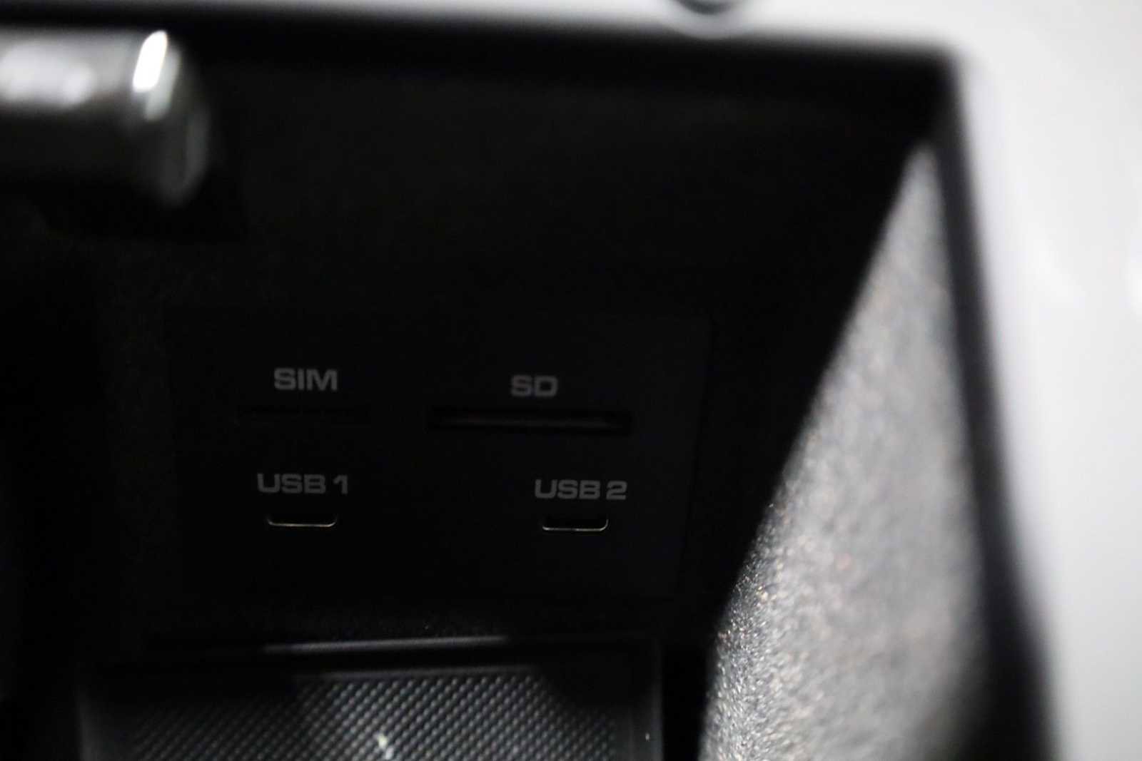 Certified 2025 Porsche Macan image 35