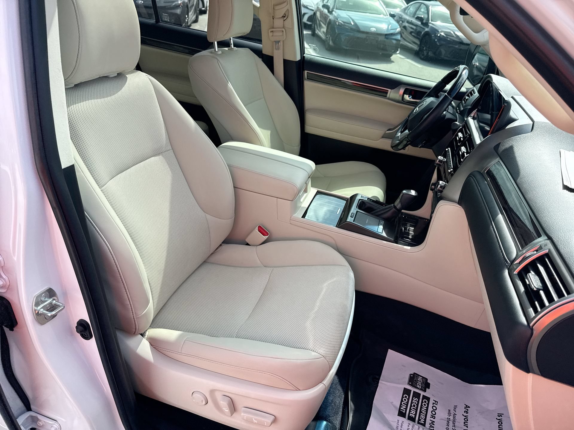 Used 2022 Lexus GX 460 Premium w/ Premium Package AWD/4WD image 27