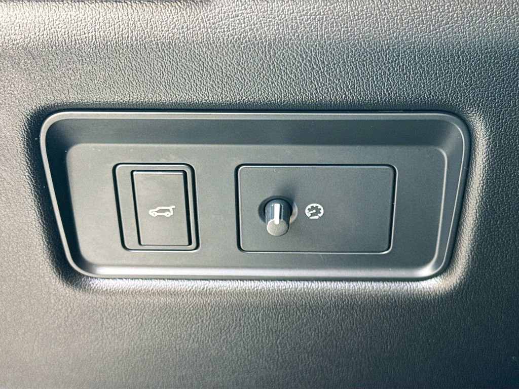 Used 2021 Land Rover Range Rover P525 Westminster Edition image 11