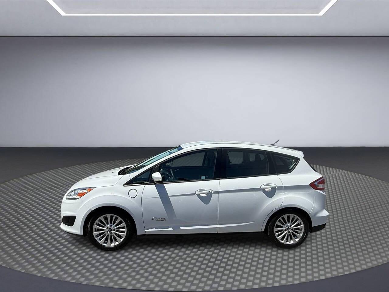 Used 2017 Ford C-MAX Energi SE w/ Interior Protection Package FWD image 4