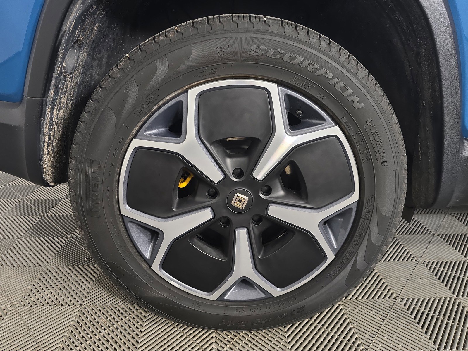 Used 2023 Rivian R1S Adventure AWD/4WD image 11