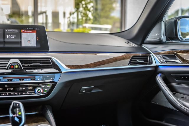 Used 2018 BMW 540i w/ M Sport Package RWD image 34