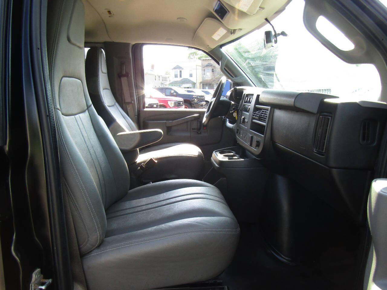 Used 2018 Chevrolet Express 2500 LS RWD image 19