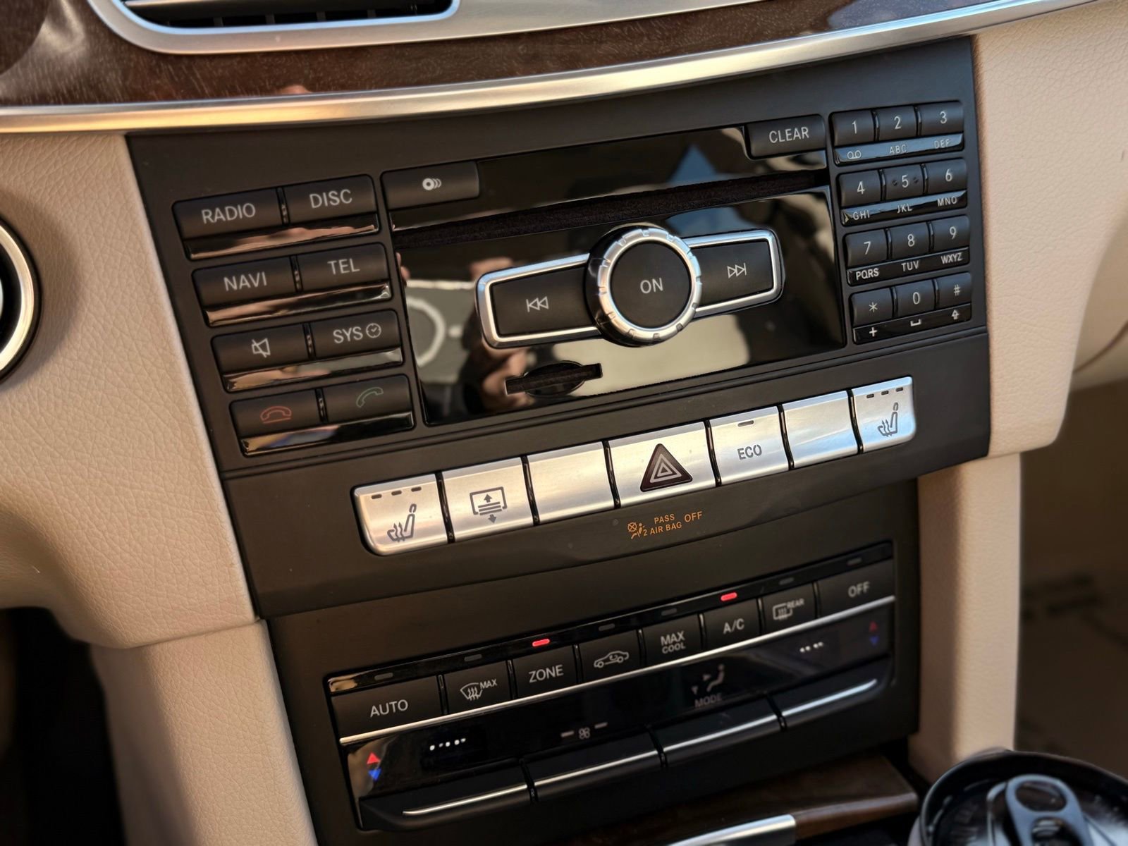 Used 2014 Mercedes-Benz E 350 4MATIC Sedan image 38