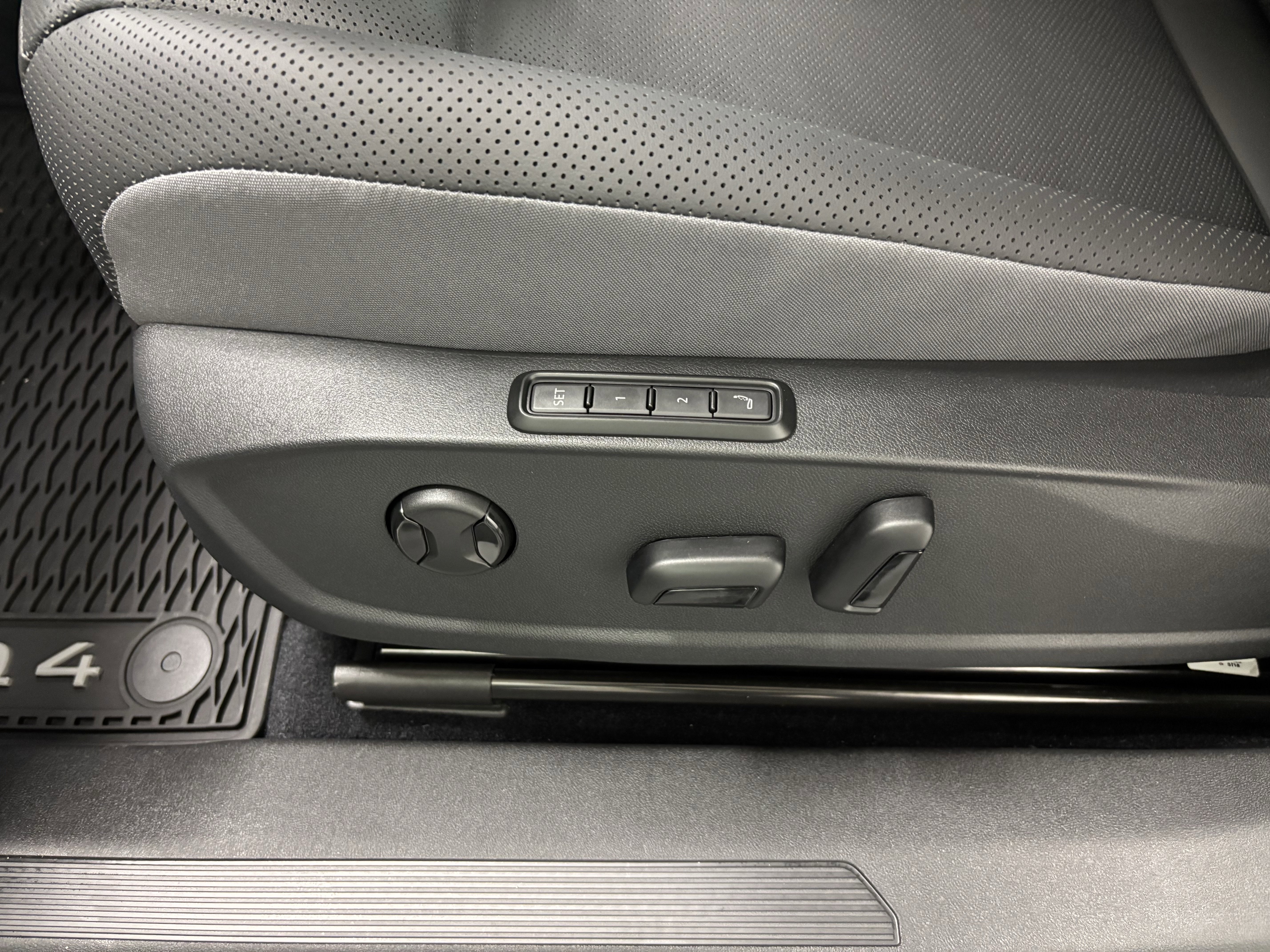 New 2025 Volkswagen ID.4 Pro S image 4