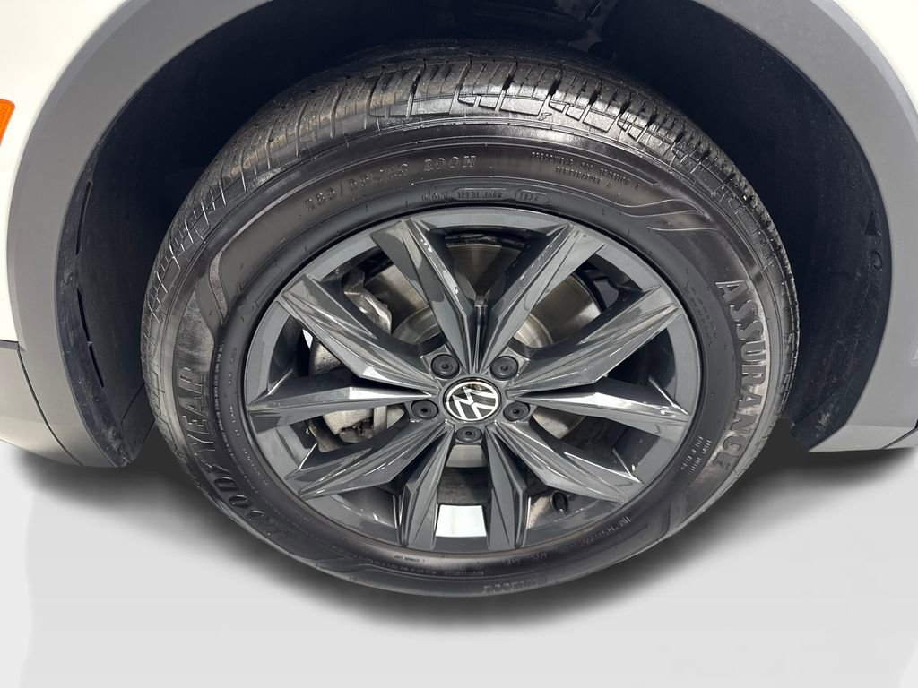 Used 2024 Volkswagen Tiguan SE FWD image 90
