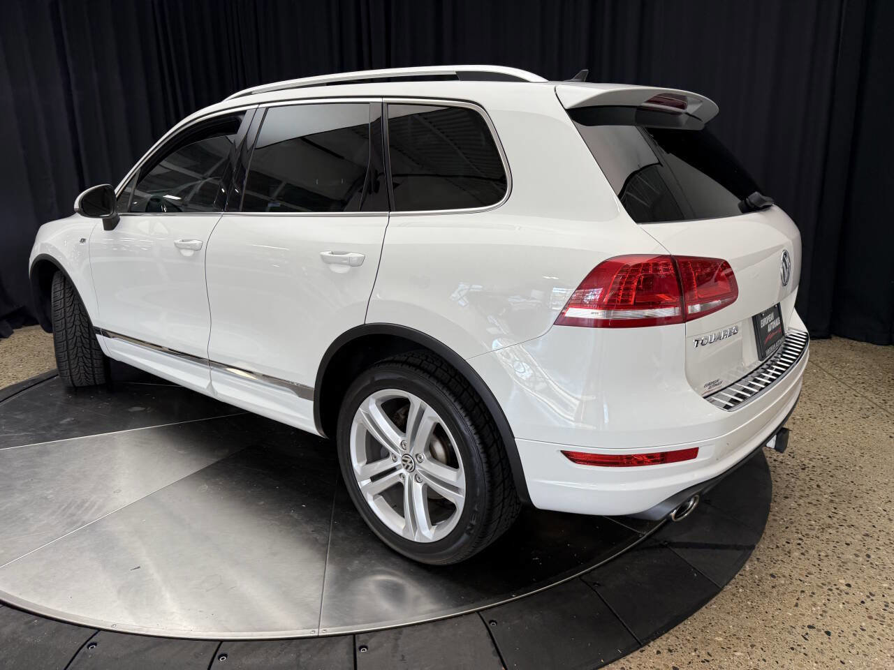 Used 2014 Volkswagen Touareg VR6 image 6