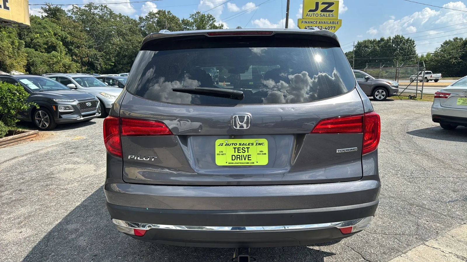Used 2017 Honda Pilot Touring image 4