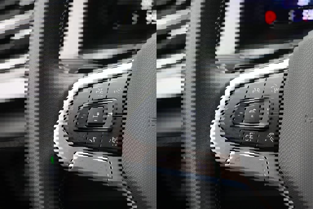 Used 2025 Volkswagen Atlas Cross Sport SE image 20