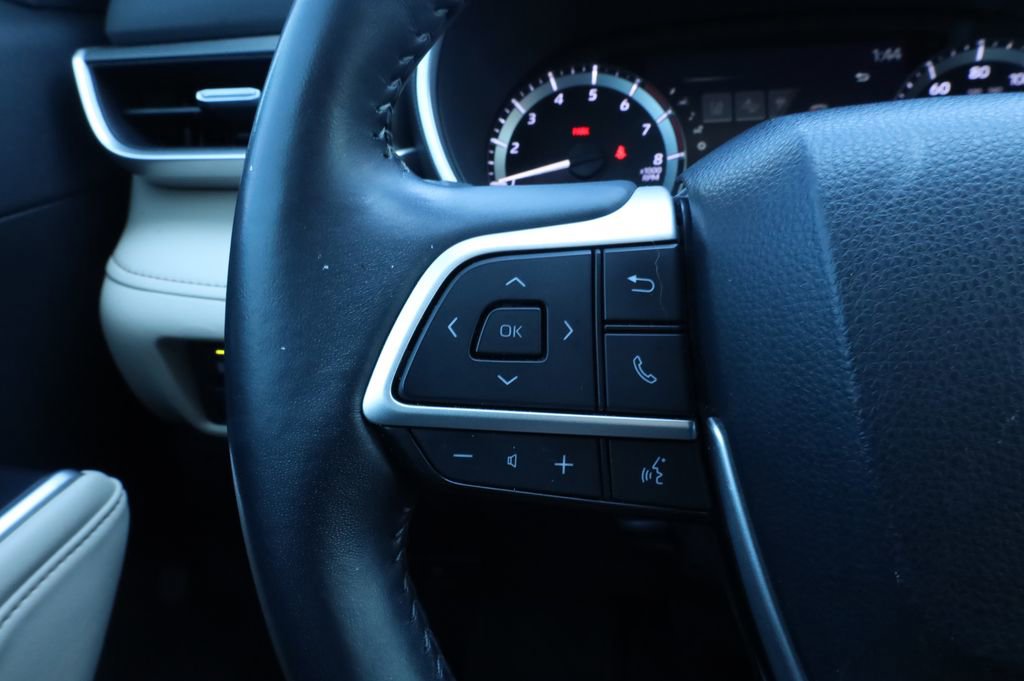 Used 2023 Toyota Highlander XLE image 29