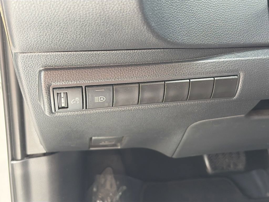 Used 2023 Toyota Corolla LE FWD image 10