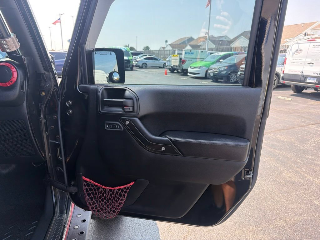 Used 2018 Jeep Wrangler Unlimited Rubicon AWD/4WD image 37