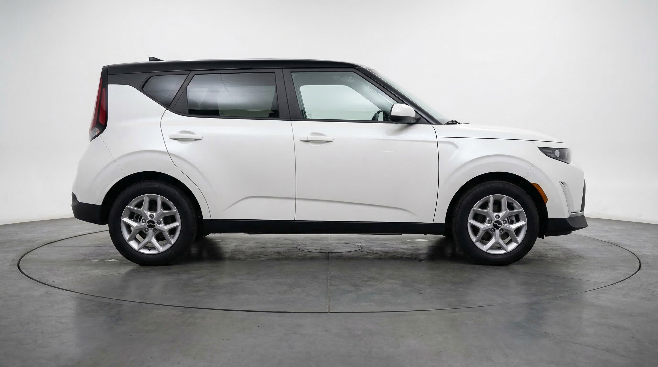 Used 2025 Kia Soul LX w/ LX Technology Package image 11