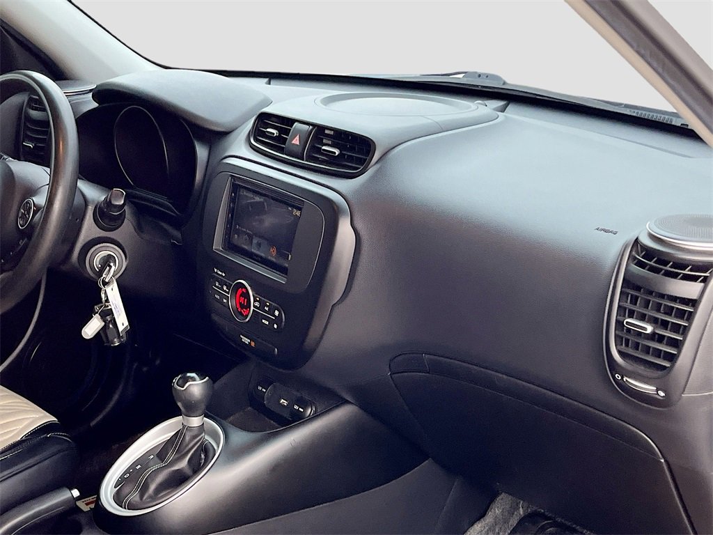 Used 2017 Kia Soul + image 28