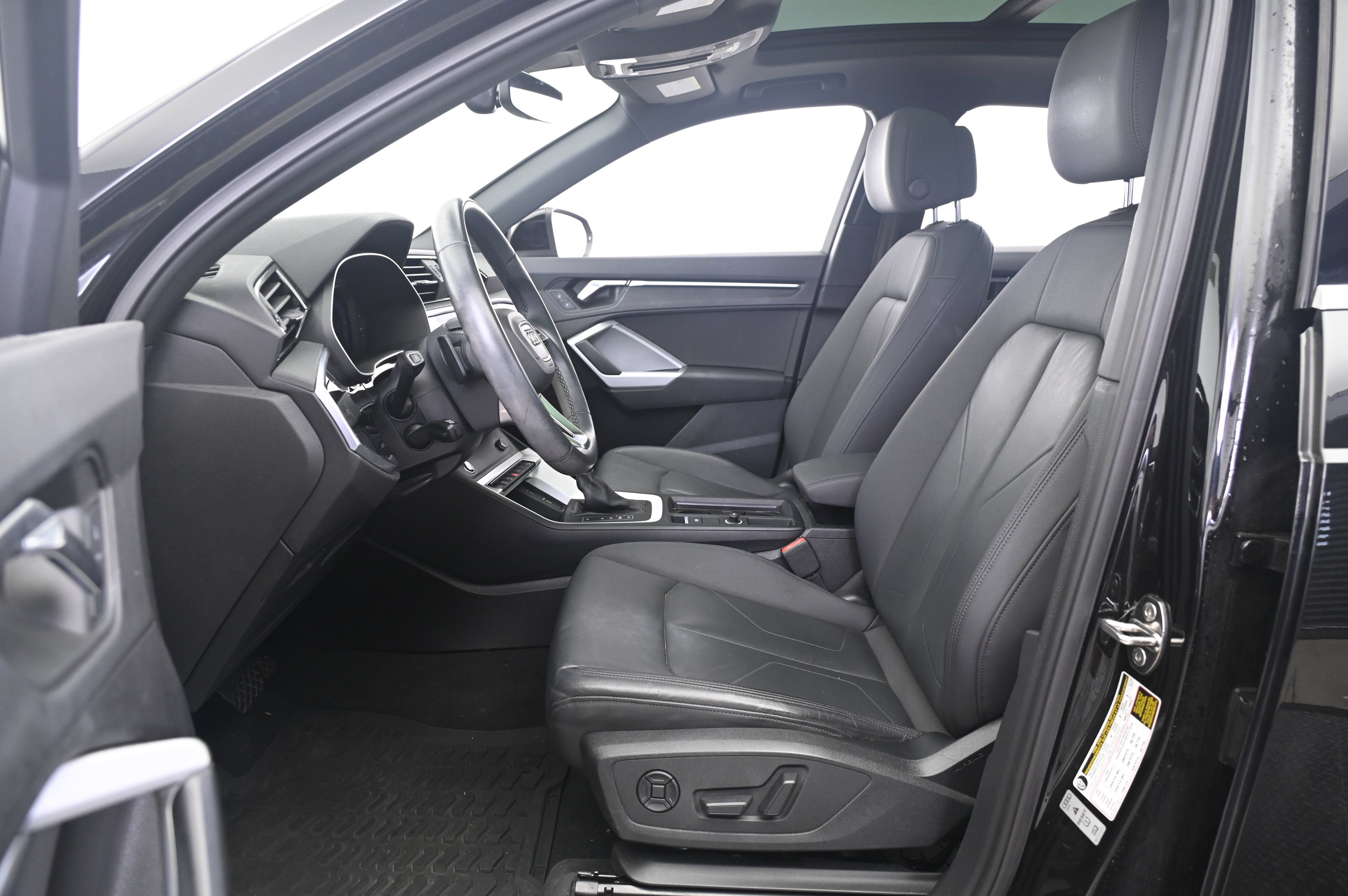 Used 2021 Audi Q3 2.0T Premium w/ Convenience Package AWD/4WD image 29