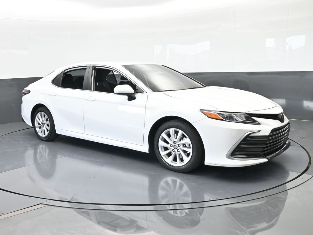 Used 2024 Toyota Camry LE image 8