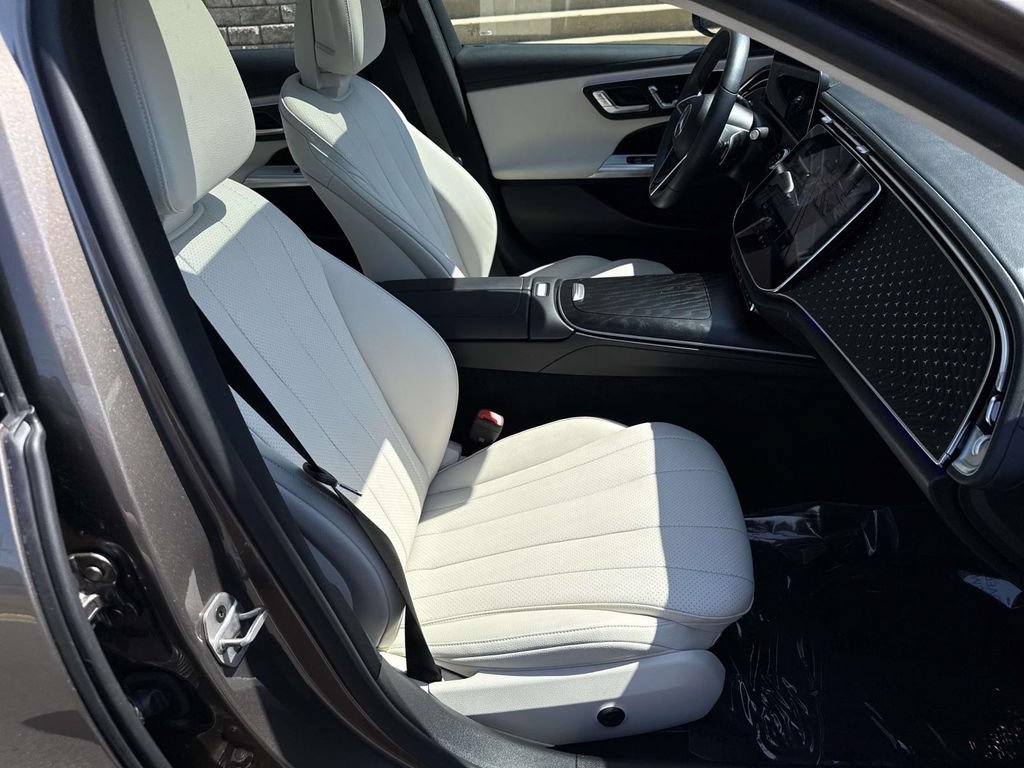 Used 2025 Mercedes-Benz E 350 4MATIC Sedan image 7