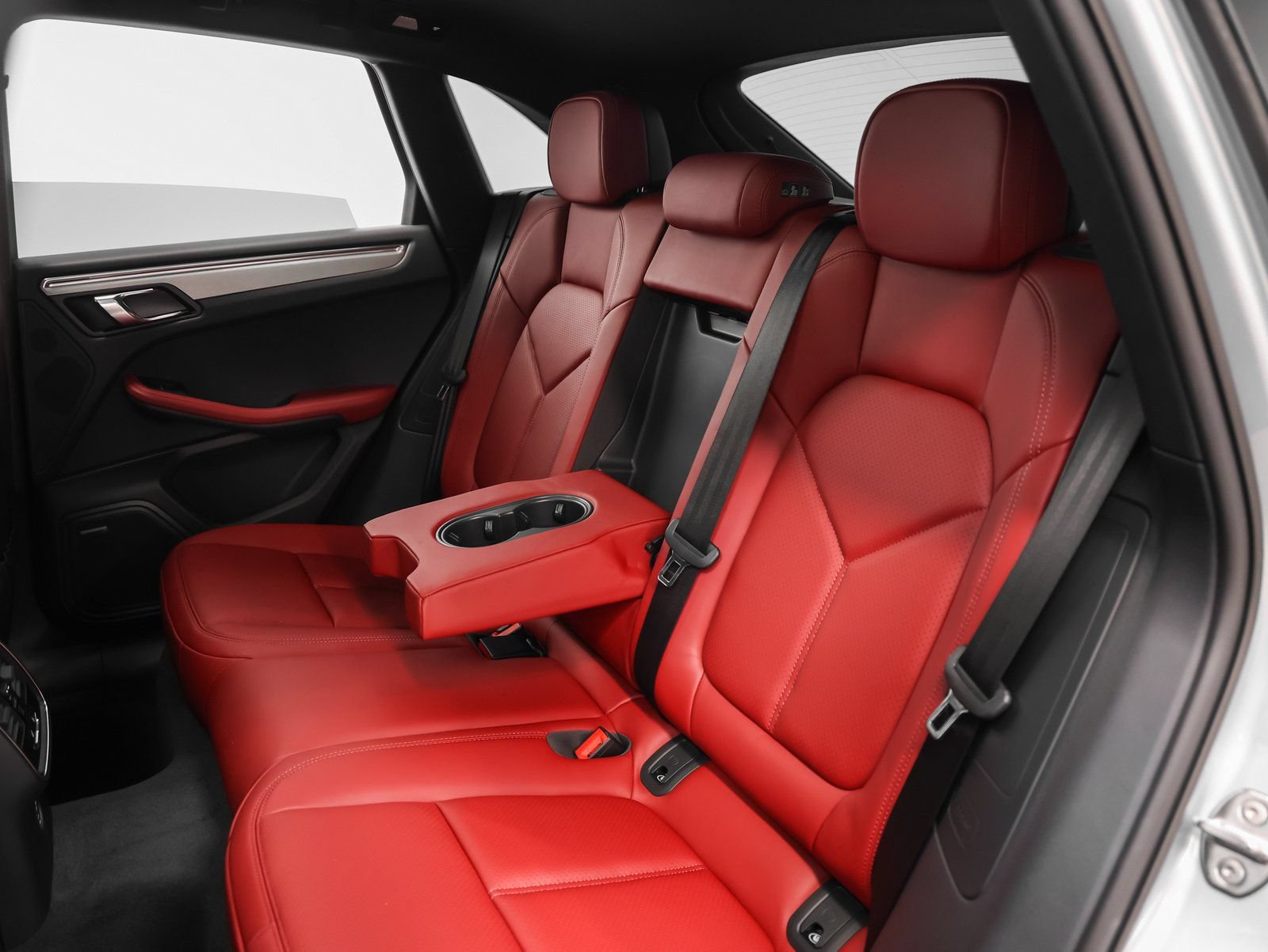 Certified 2026 Porsche Macan Turbo AWD/4WD image 44