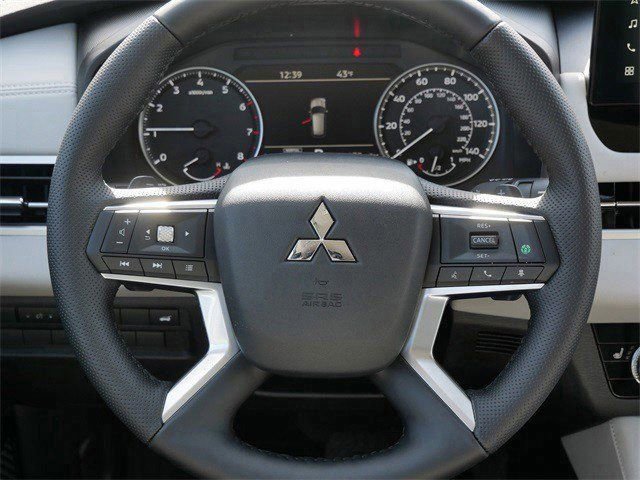New 2026 Mitsubishi Outlander SE image 8