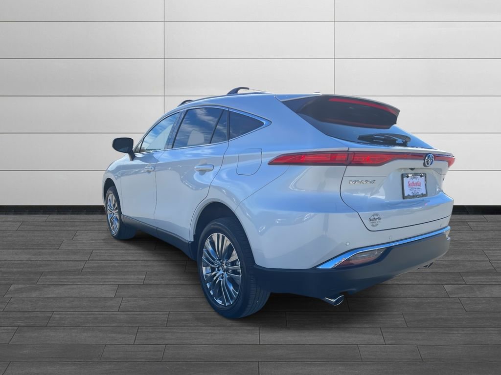 Used 2024 Toyota Venza XLE image 5