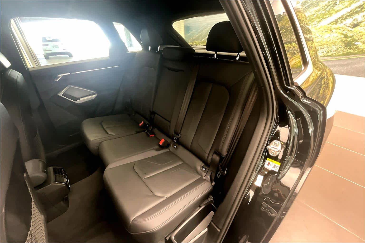 Used 2024 Audi Q3 2.0T Premium w/ Convenience Package AWD/4WD image 21