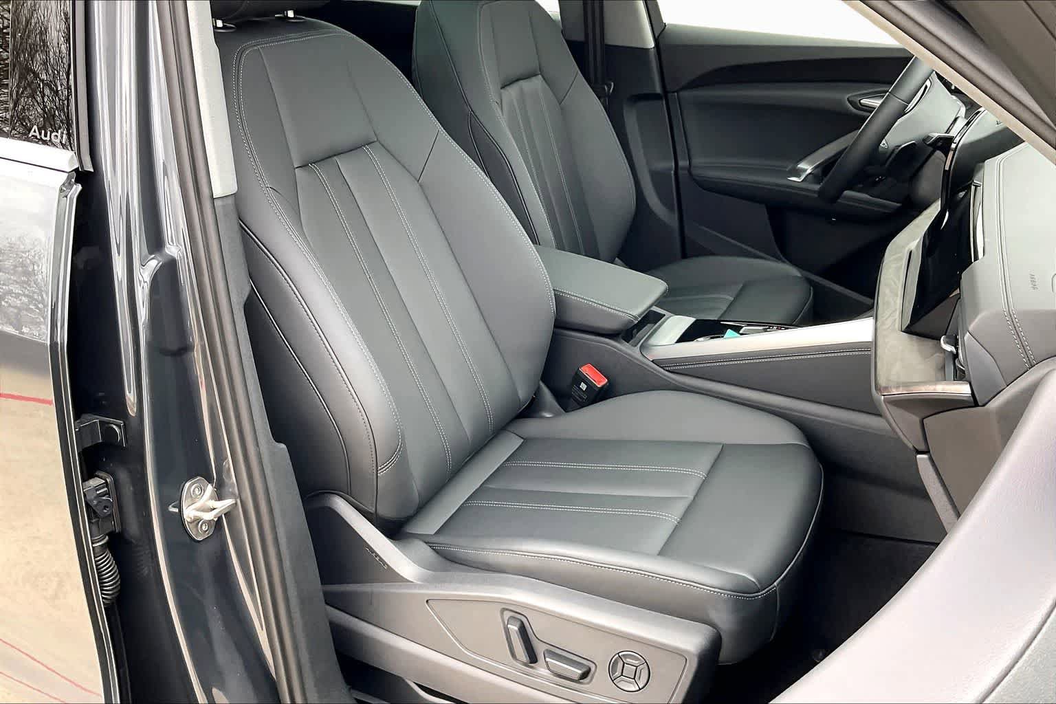 Certified 2025 Audi Q5 Premium w/ Convenience Package AWD/4WD image 9