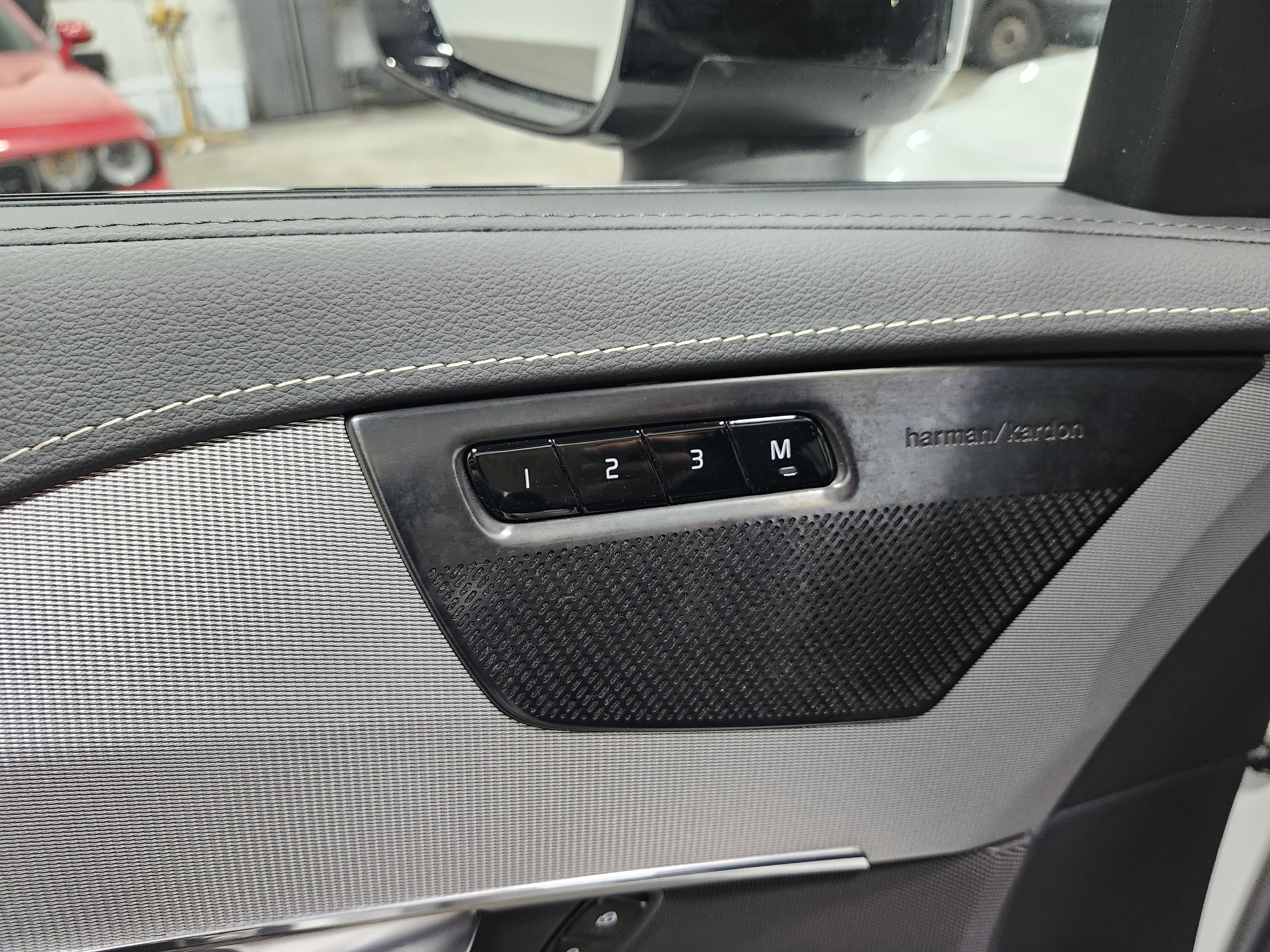 Used 2021 Volvo XC90 T8 R-Design w/ Advanced Package image 31