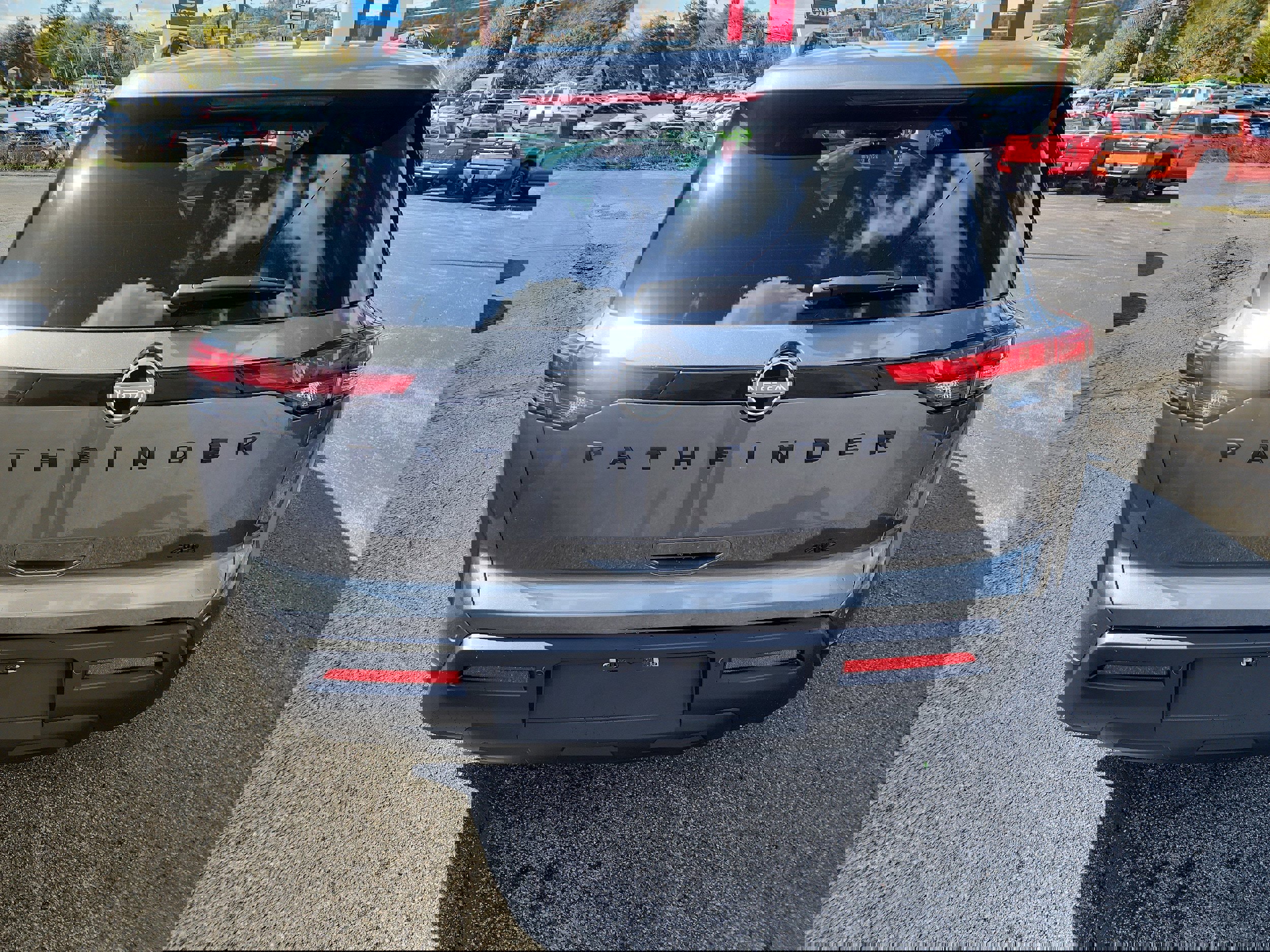 New 2025 Nissan Pathfinder SV image 7