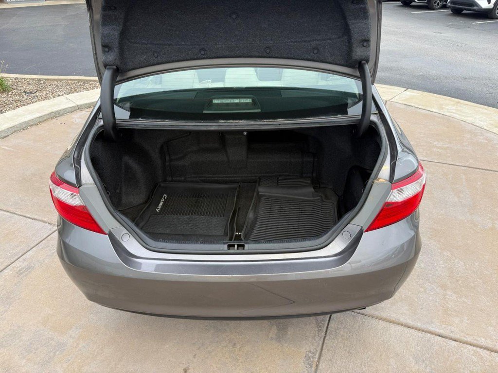Used 2017 Toyota Camry LE FWD image 8