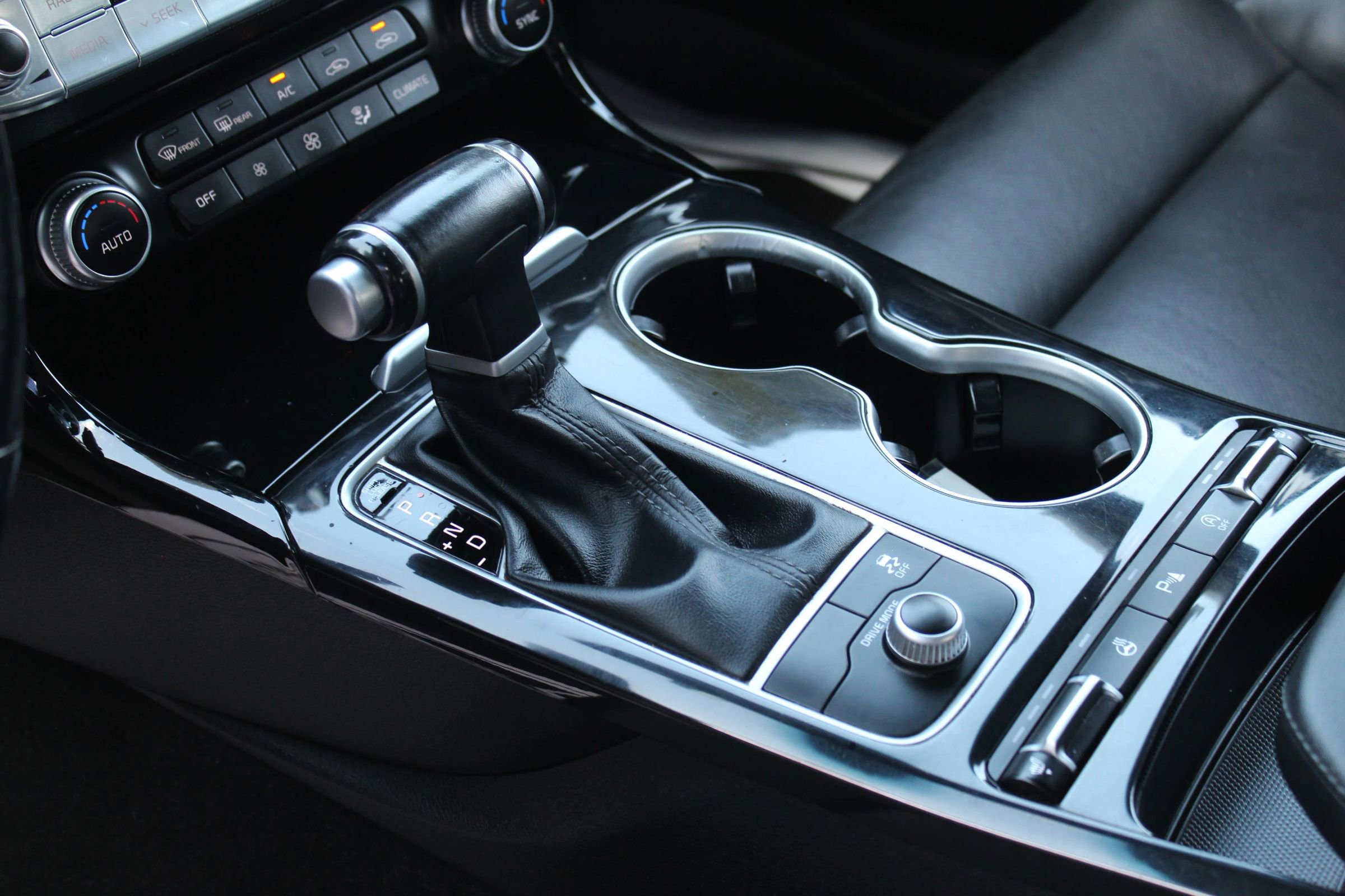 Used 2019 Kia Stinger w/ Sun & Sound Package image 23