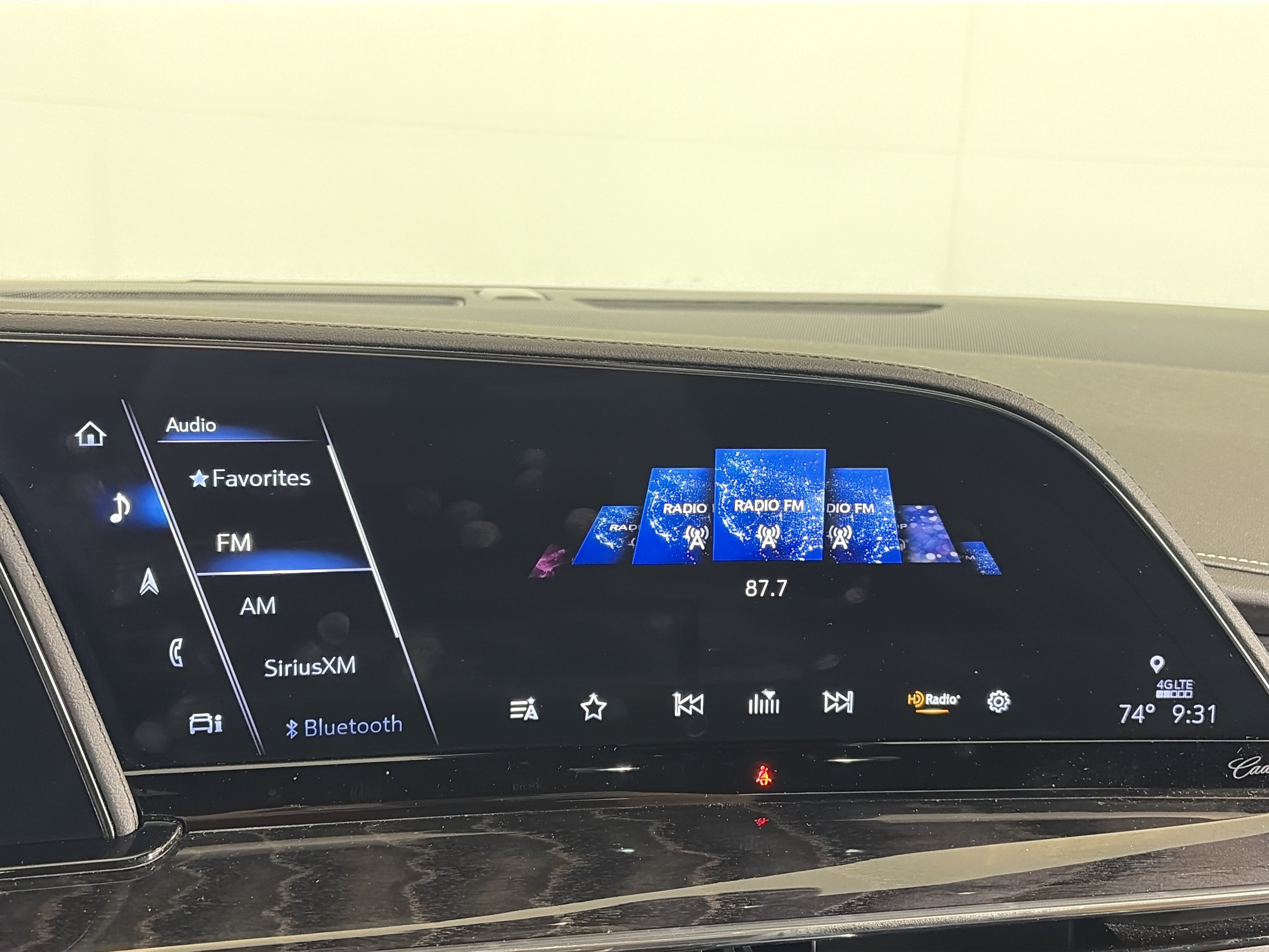 Certified 2023 Cadillac Escalade Premium Luxury w/ Performance Package AWD/4WD image 24