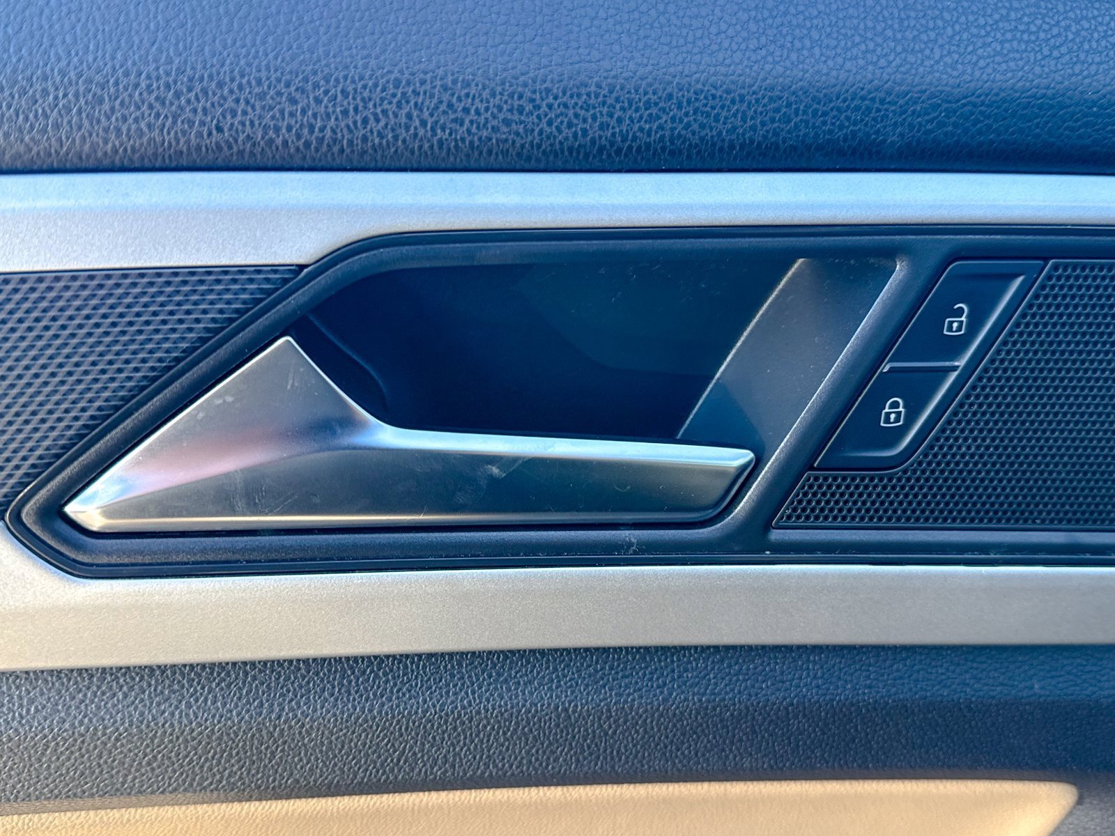 Used 2021 Volkswagen Atlas Cross Sport SEL image 17