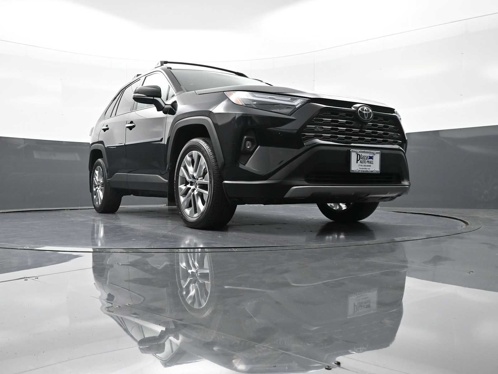 Used 2022 Toyota RAV4 Limited AWD/4WD image 27