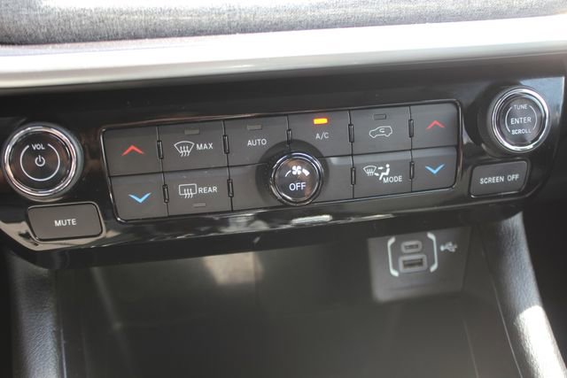 Used 2022 Jeep Compass Latitude w/ Sun and Sound Group image 9