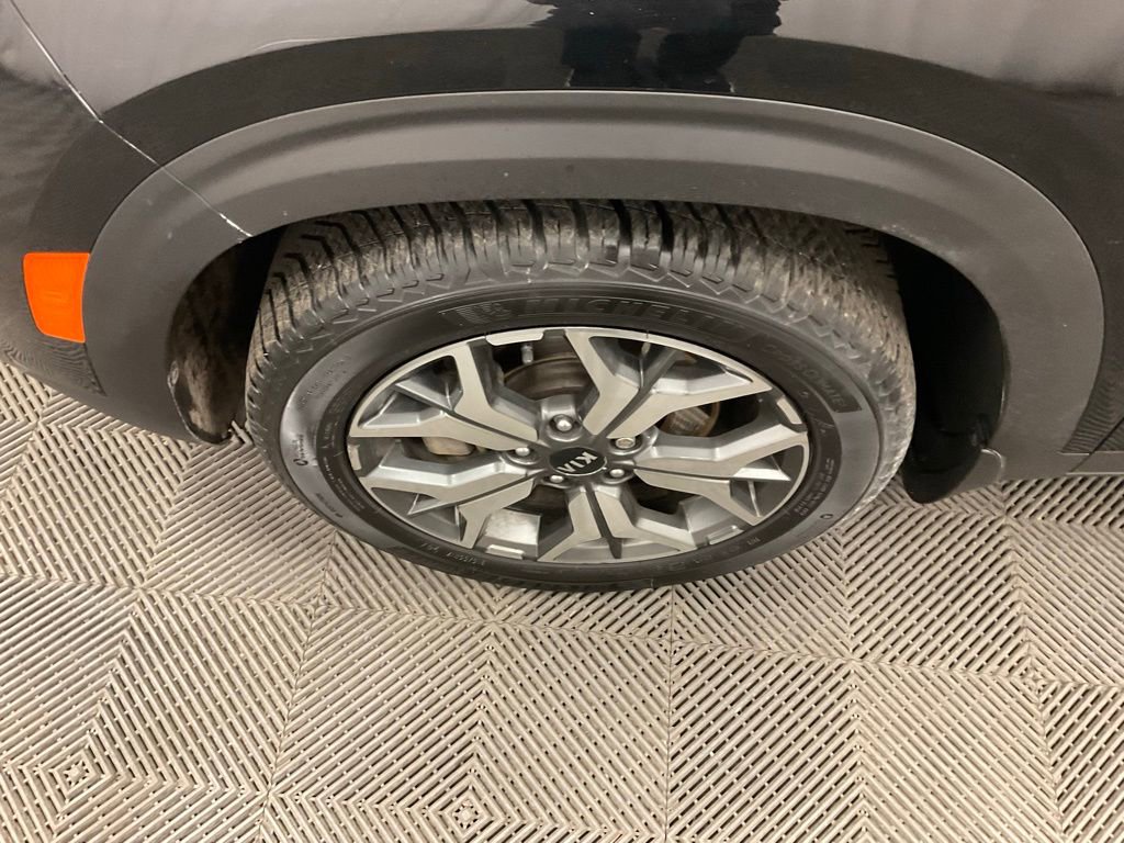 Used 2021 Kia Seltos EX image 16