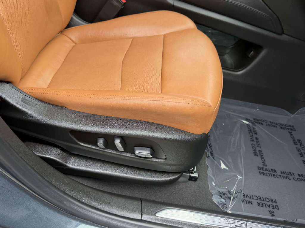 Used 2020 Cadillac XT5 Premium Luxury w/ LPO, Premium Carpet Package FWD image 9