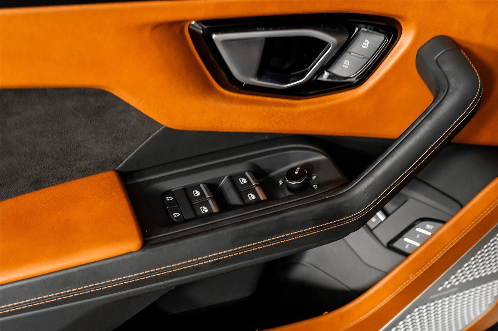 Used 2023 Lamborghini Urus S AWD/4WD image 48