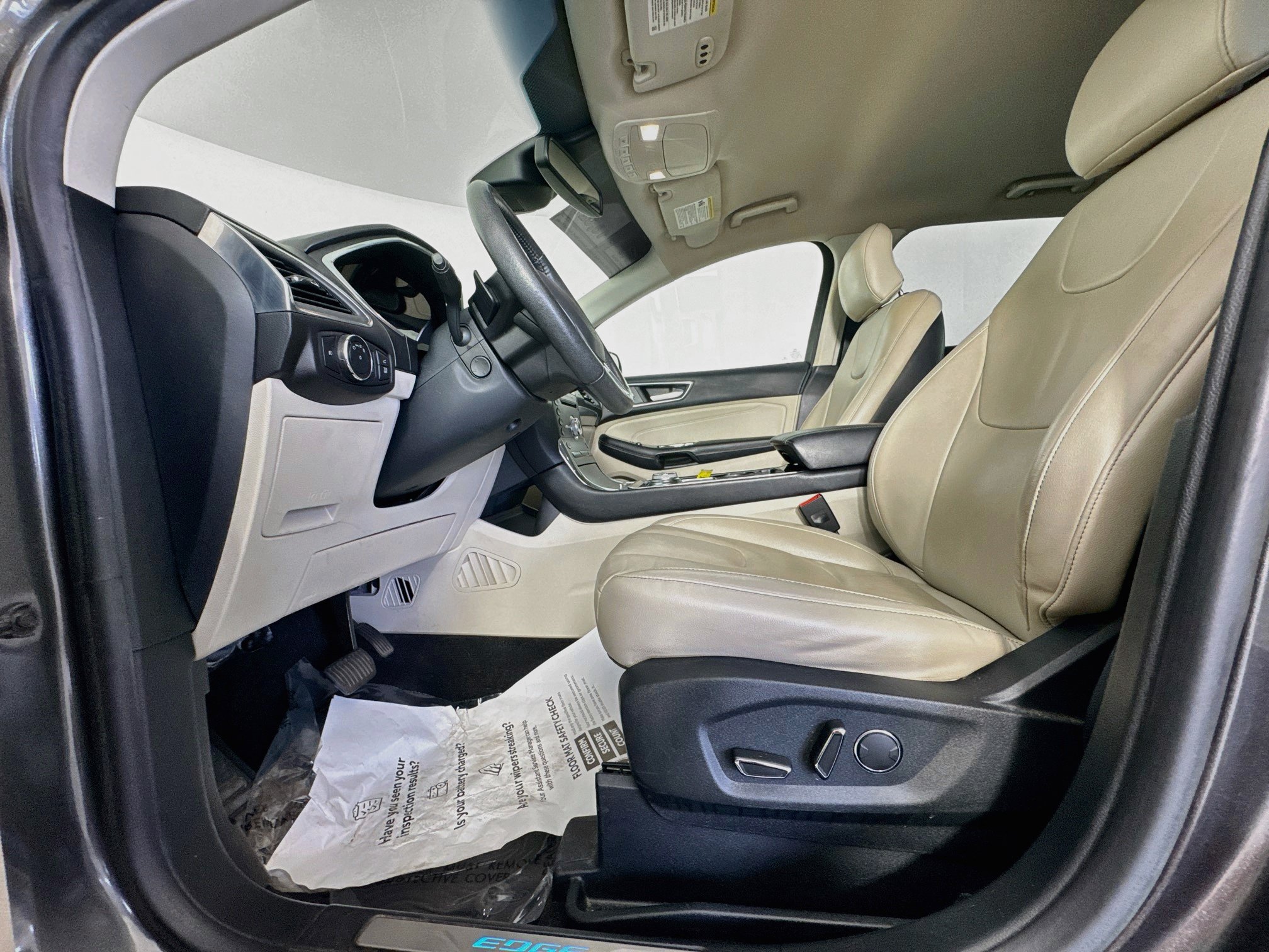 Used 2019 Ford Edge Titanium w/ Cold Weather Package AWD/4WD image 21