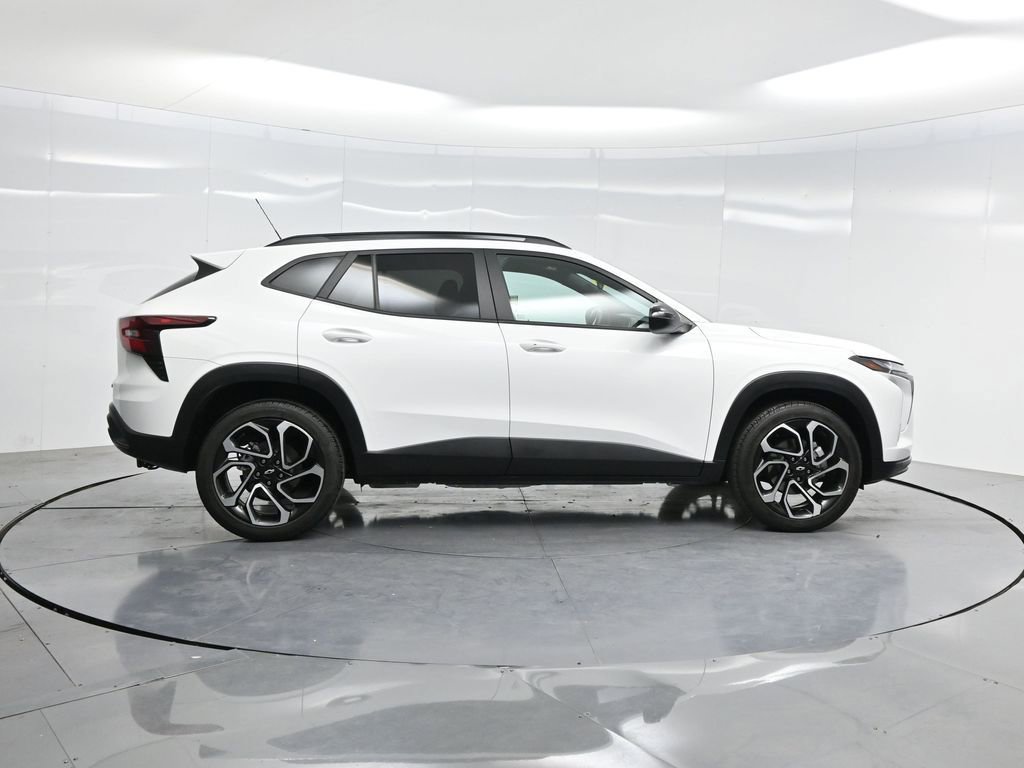 Used 2024 Chevrolet Trax RS w/ Sunroof Package image 35