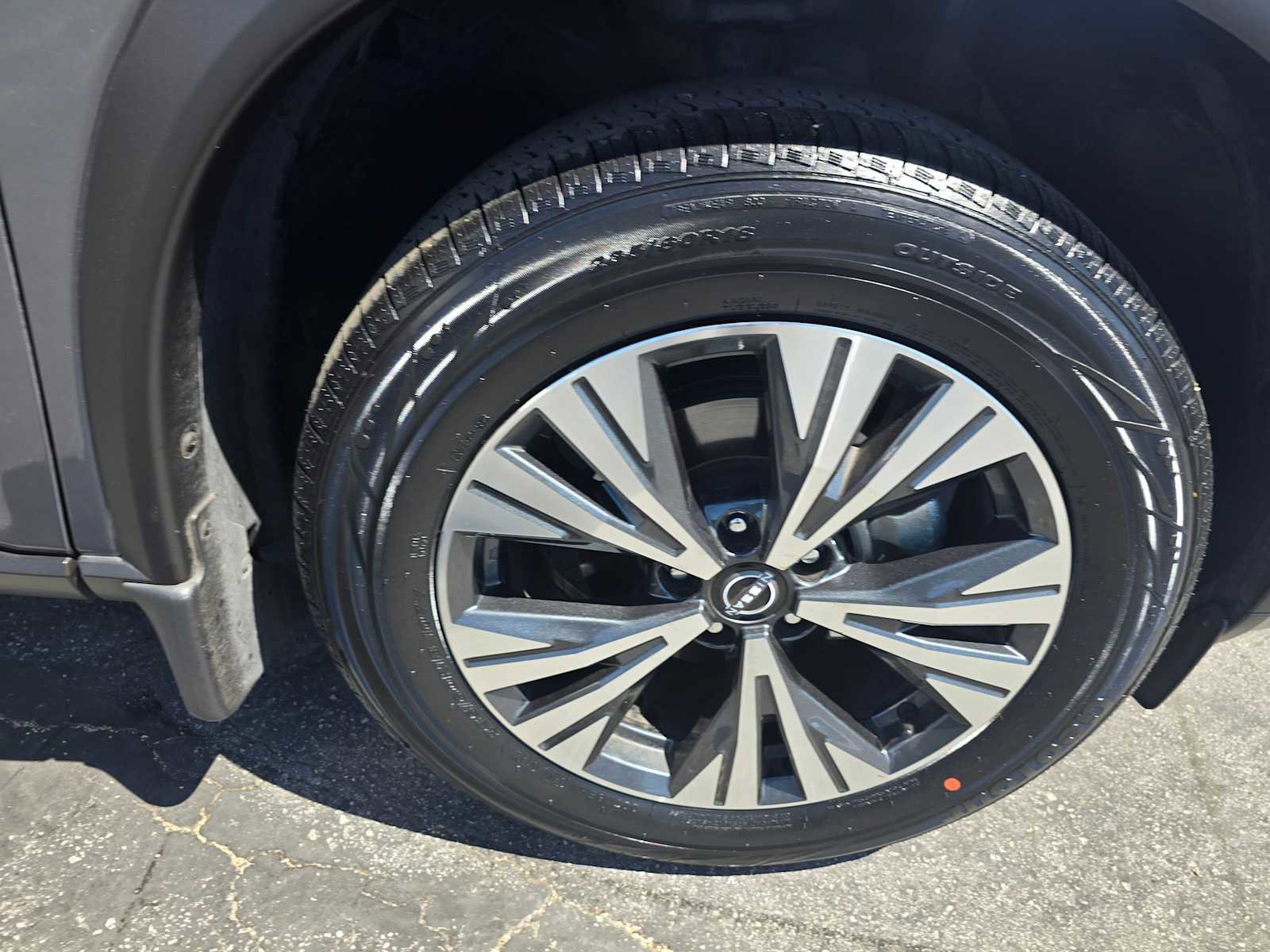 Used 2023 Nissan Rogue SV image 9