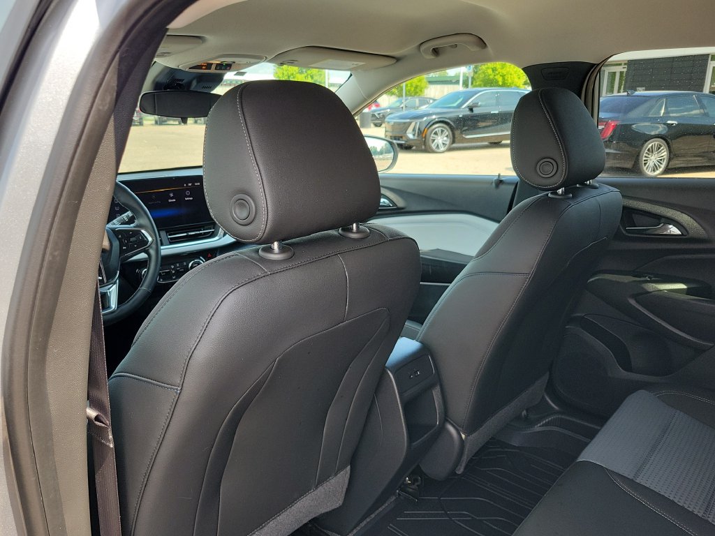 Used 2024 Chevrolet Trax LT w/ Driver Confidence Package FWD image 29