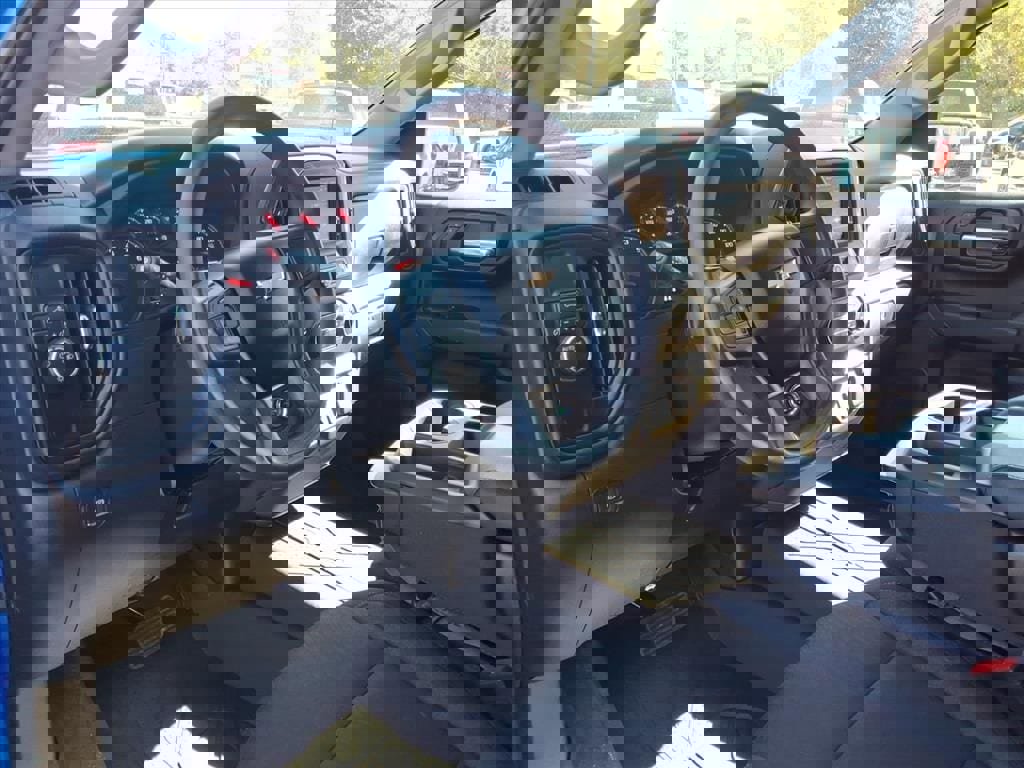 Used 2025 Chevrolet Silverado 1500 Custom image 16