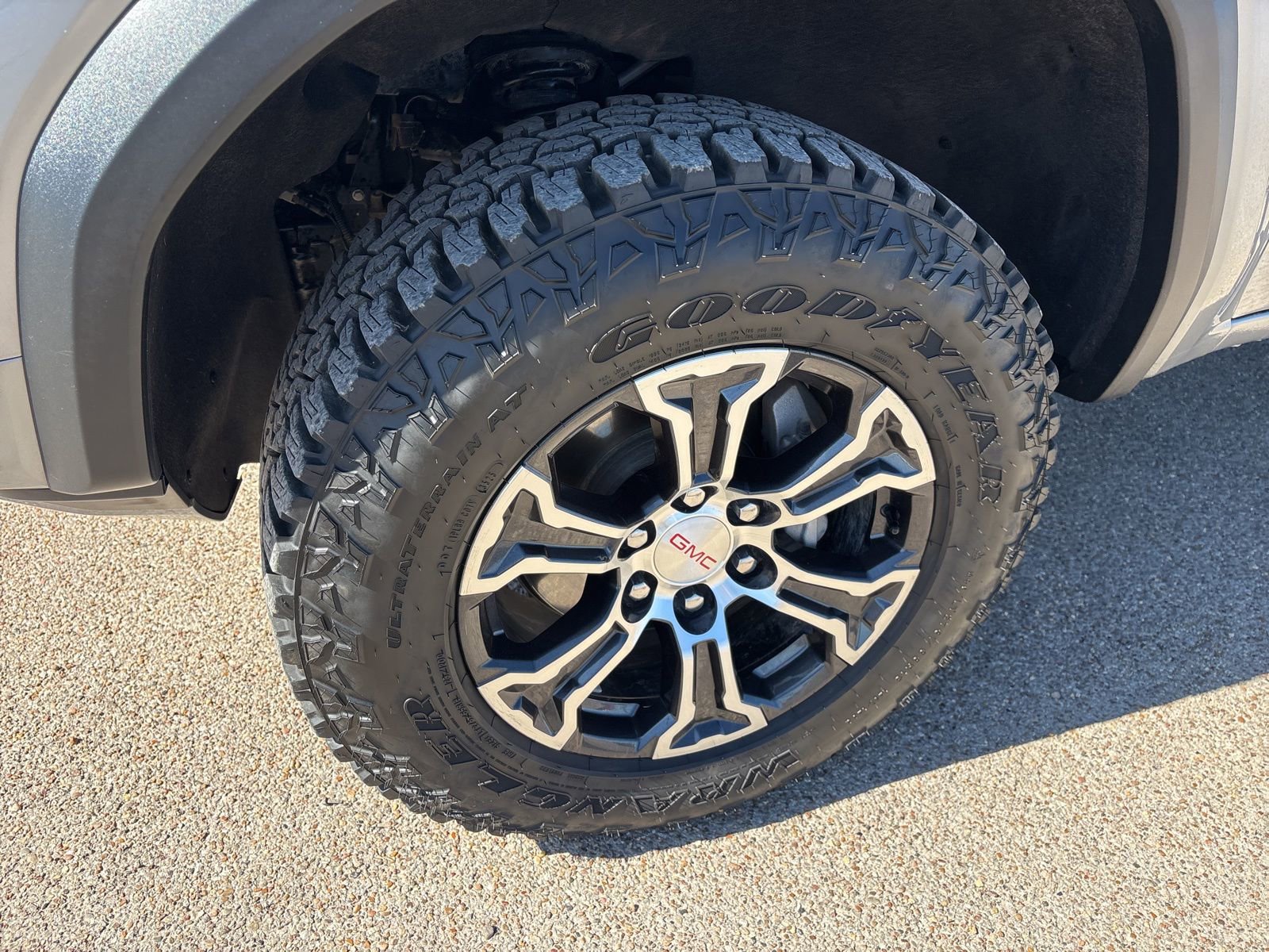 Certified 2025 GMC Canyon AT4 w/ AT4 Premium Package image 30