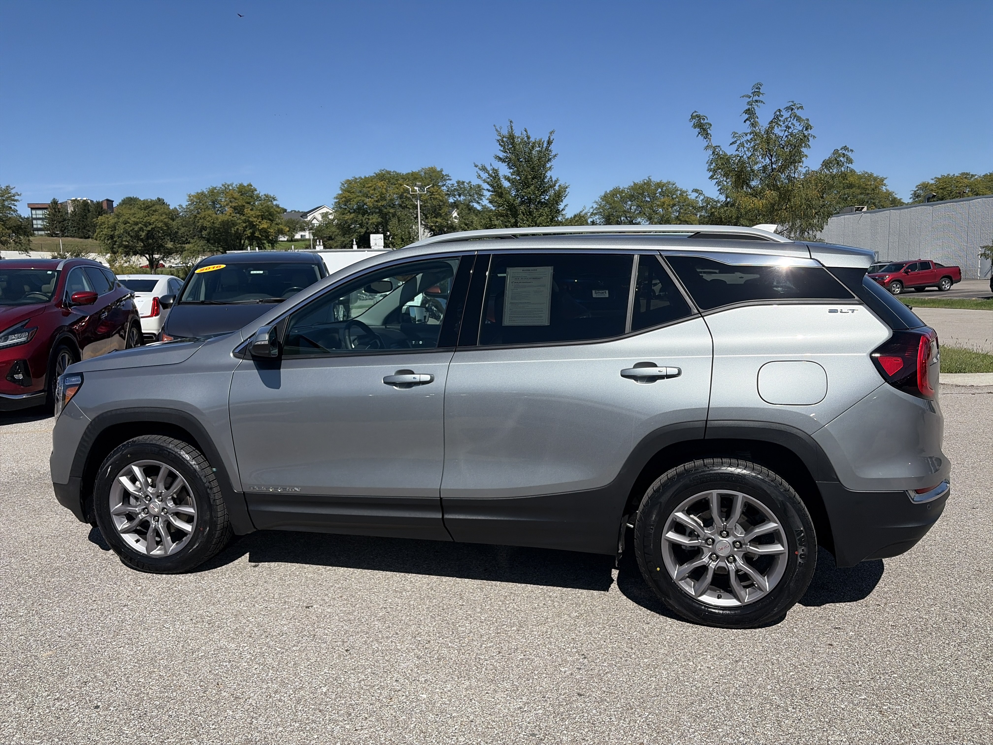 Used 2024 GMC Terrain SLT AWD/4WD image 7