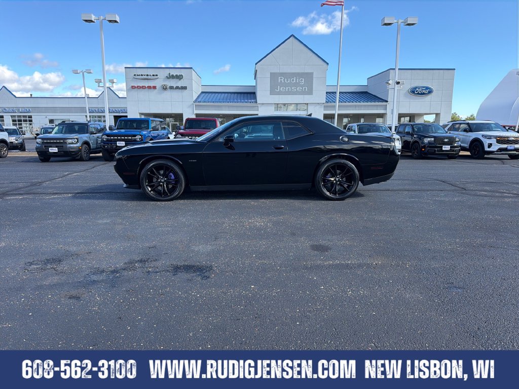 Used 2017 Dodge Challenger R/T w/ Driver Convenience Group RWD image 2